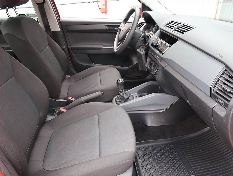 Škoda Fabia (2019) 1.0, Serv.kniha - fotka 9 z 15
