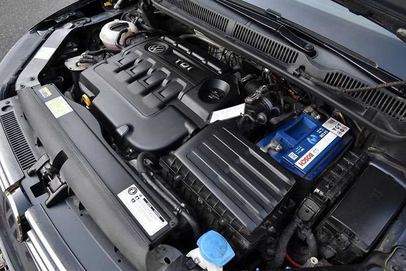 Volkswagen Touran 1.6 TDi 6st COMFORTLINE,7 MÍST - fotka 48 z 50