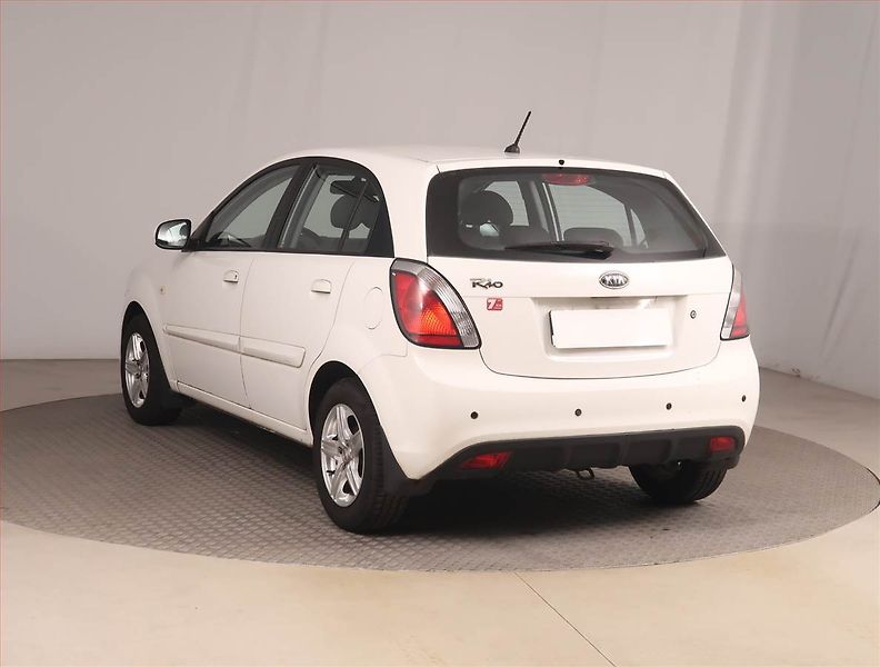 Kia Rio (2011) 1.4 16V, servisované - fotka 4 z 15
