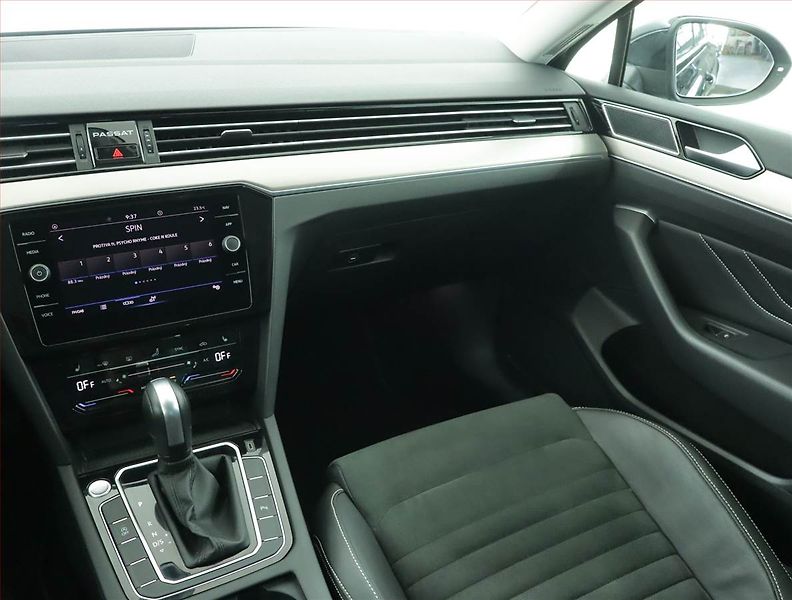 Volkswagen Passat (2021) Elegance 2.0 TDI - fotka 8 z 22