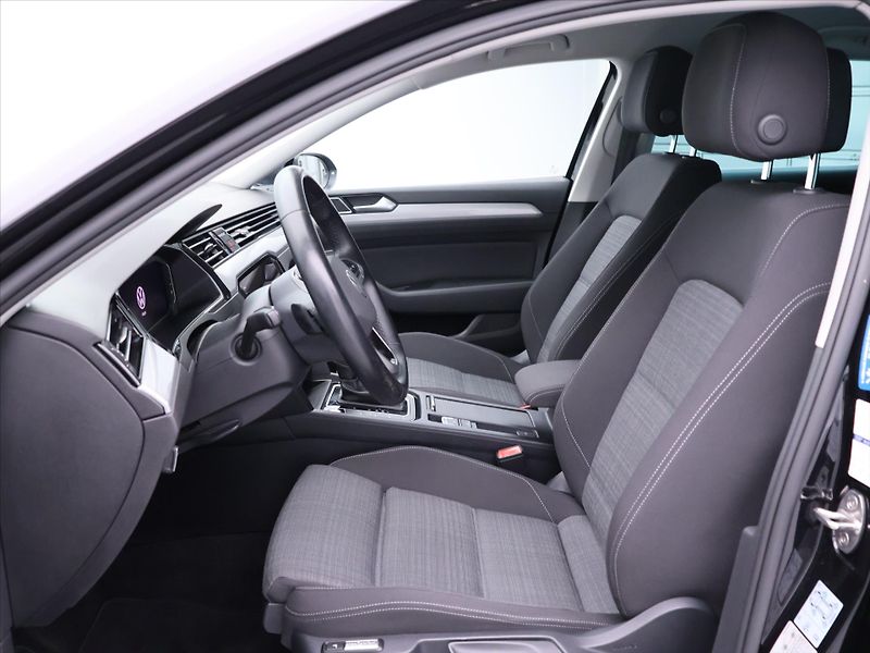 Volkswagen Passat 2,0 TDI 110kW DSG Matrix DPH - fotka 12 z 39