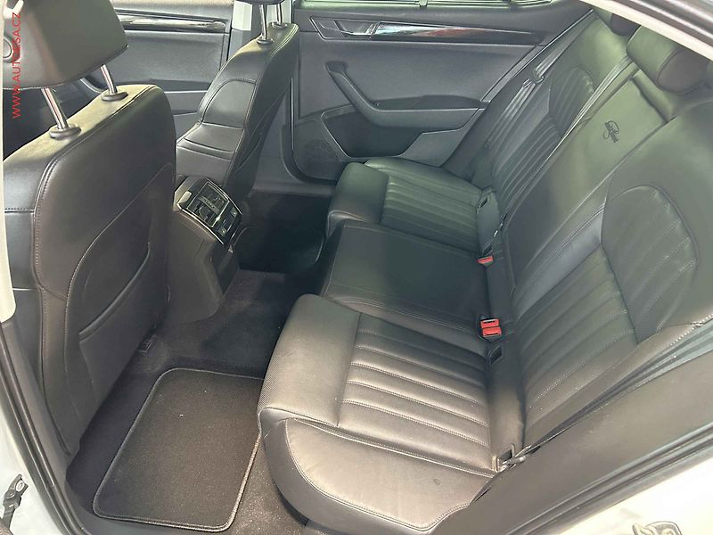 Škoda Superb (2018) 2.0TDi, ČR, L&K, bixen, kůže - fotka 10 z 17