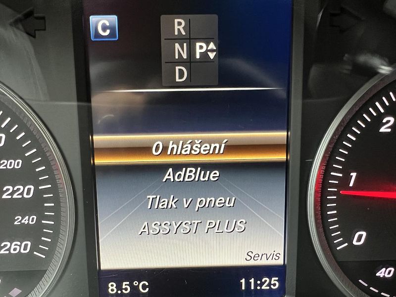Mercedes-Benz GLC (2016) 220 D 4MATIC DPH BUSINESS-DPH - fotka 31 z 33