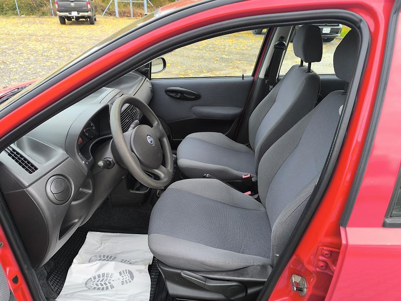 Fiat Punto (2005) 1.3 DOLOŽENÉ KM,SERVISNÍ KN - fotka 9 z 26