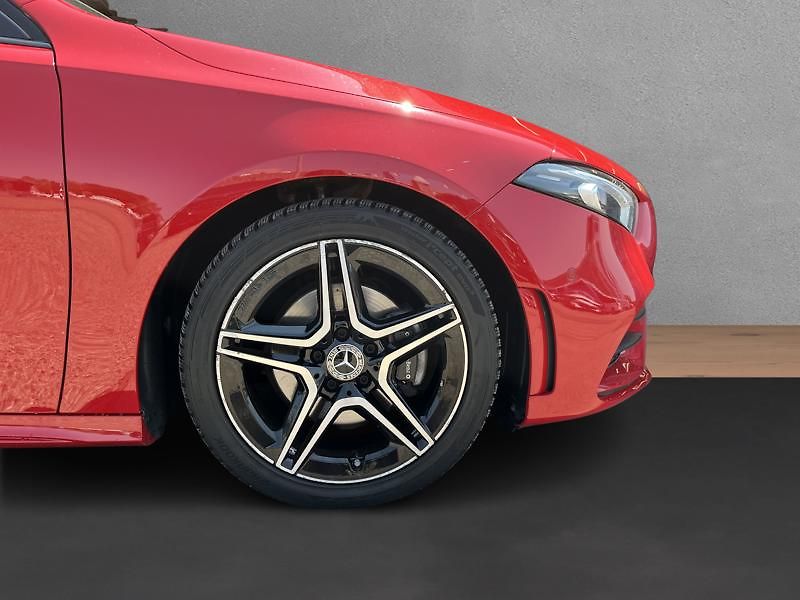 Mercedes-Benz Třídy A A-Třída 180d AMG Line Night - fotka 9 z 20
