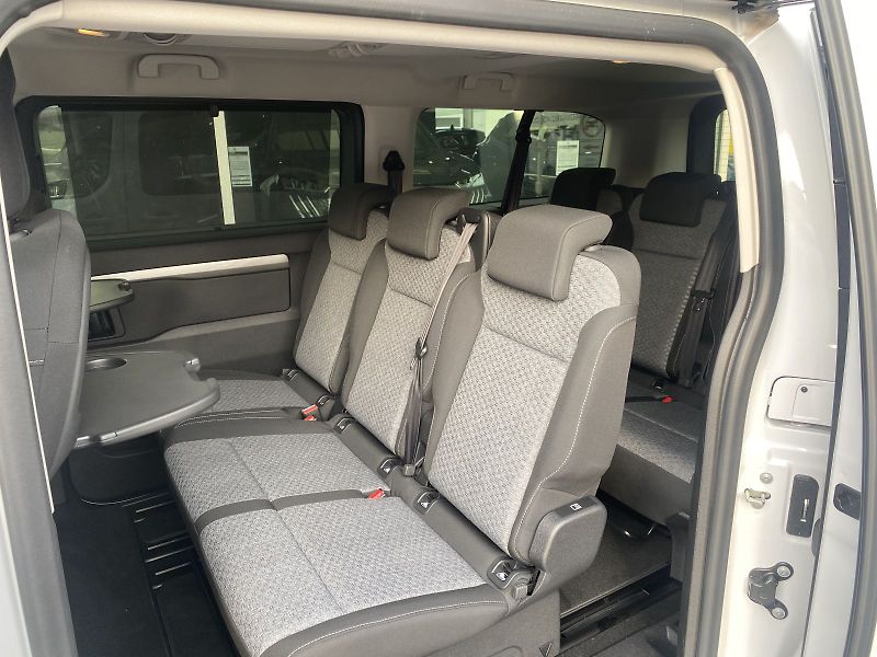 Peugeot Traveller (2026) Active 2.2 BHDi 180k EAT8 - fotka 22 z 22