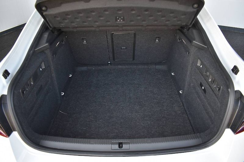 Škoda Superb (2023) 2.0TDI 147kW DSG Sportline 4x4 - fotka 15 z 29