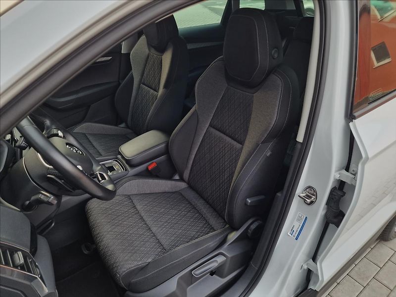 Škoda Karoq 2.0TDI DSG Style,ČR,1.Majitel - fotka 38 z 50
