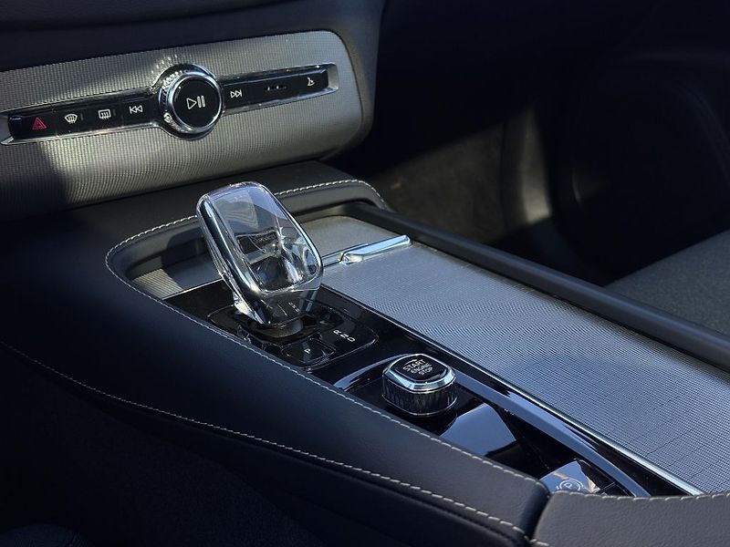 Volvo XC90 Plus Bright B5 AWD 173kW - fotka 30 z 31