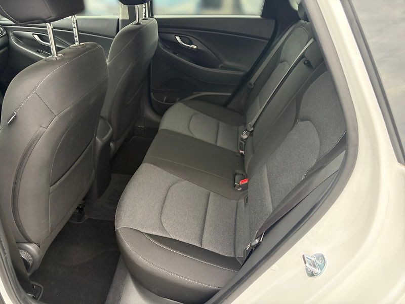 Hyundai i30 (2023) FAMILY SMART 1.0TGDI 88kW CZ  - fotka 8 z 11