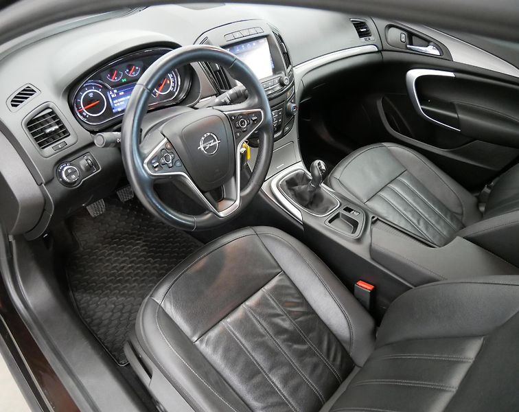 Opel Insignia - fotka 14 z 24