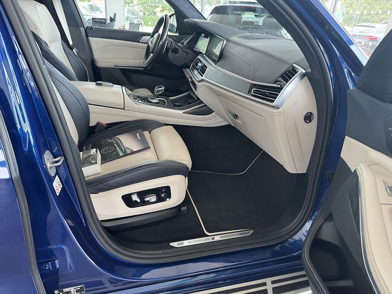 BMW X7 (2022) xDrive 40d M Sports - fotka 29 z 42