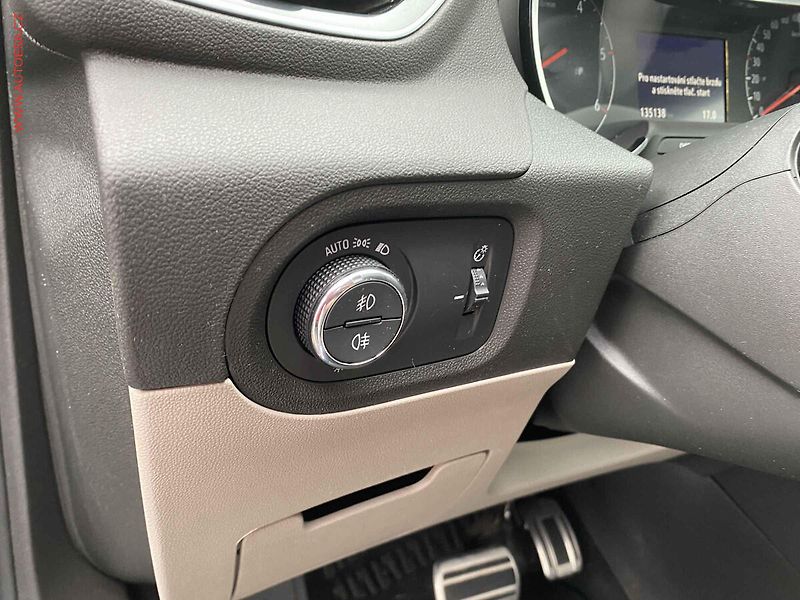 Opel Grandland X (2019) 1.5 CDTi, Ultimate, AT, panor - fotka 15 z 19