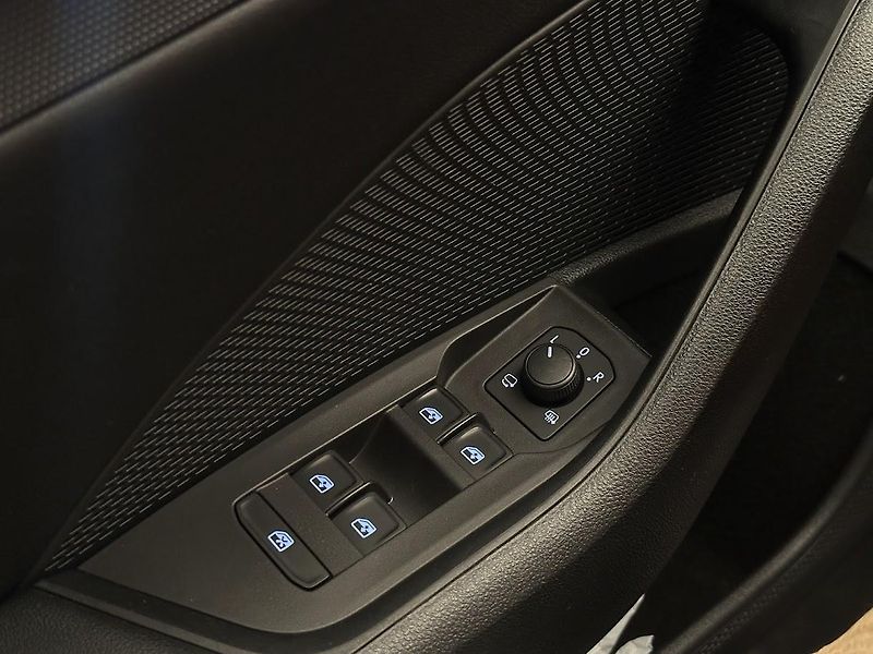 Škoda Octavia (2021) SW 1.0 TSI Ambition DSG 81 kW - fotka 17 z 24