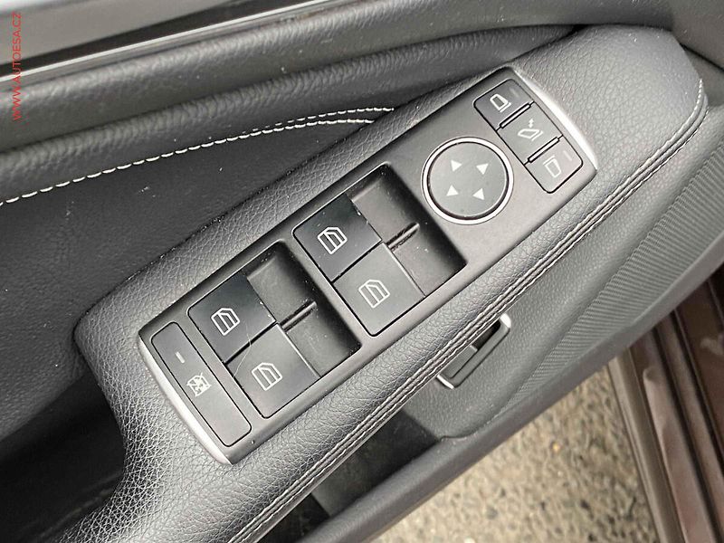 Mercedes-Benz CLA (2017) 1.6T 200, AT, LED, navi - fotka 11 z 18