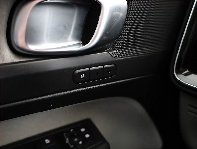 Volvo XC40 (2019) Inscription D3, Automat, Kůže - fotka 18 z 21
