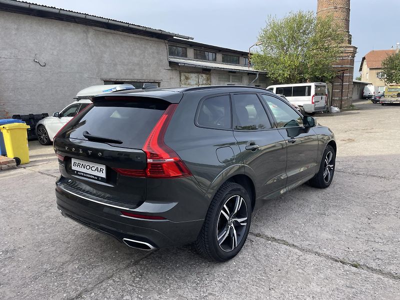 Volvo XC60 B4 FWD R Design - fotka 5 z 15