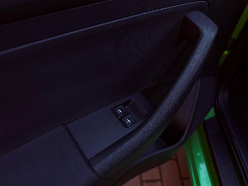 Škoda Rapid 1.2 TSi Ambition Fresh, ČR - fotka 12 z 21