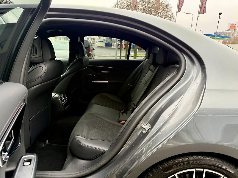 Mercedes-Benz Třídy C (2024) 300 4MATIC - fotka 14 z 41