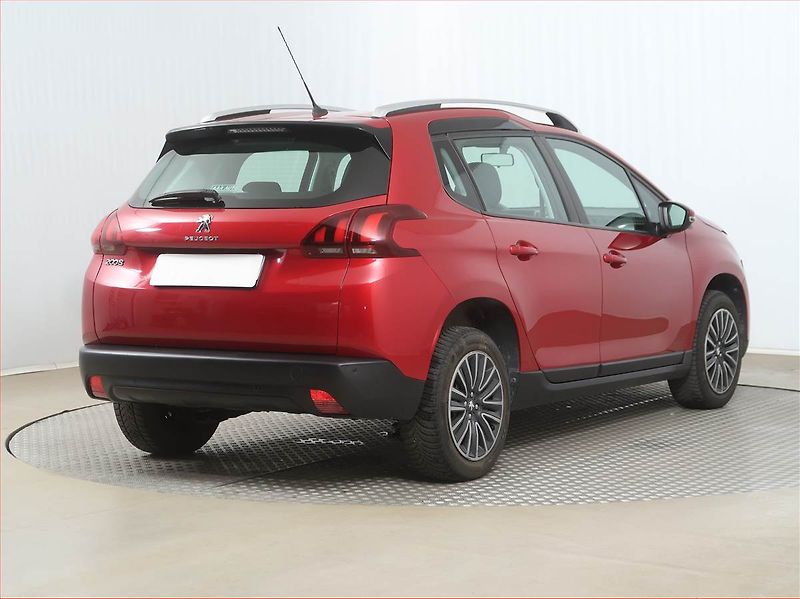 Peugeot 2008 (2018) 1.2 PureTech, Automat - fotka 5 z 16