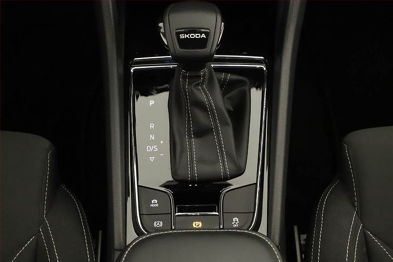 Škoda Karoq (2025) 1.5 TSI, SPORTLINE, AUTOMAT - fotka 10 z 24