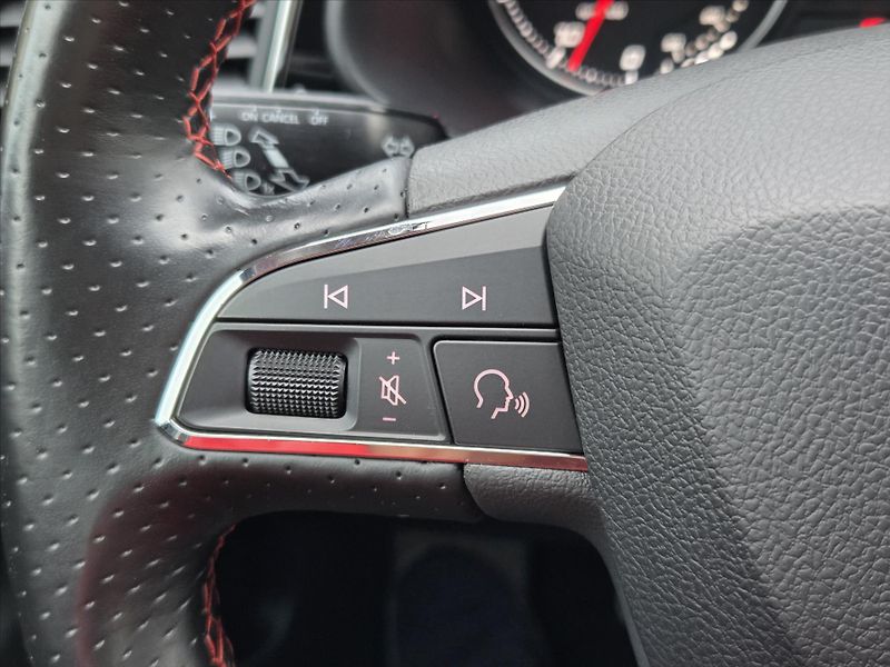 Seat Leon 1,8 TSi FR Full LED DCC 16V ST - fotka 16 z 25