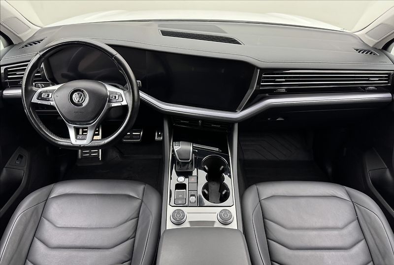 Volkswagen Touareg 3,0 R-LINE VZDUCH NV MATRIX ČR - fotka 7 z 48