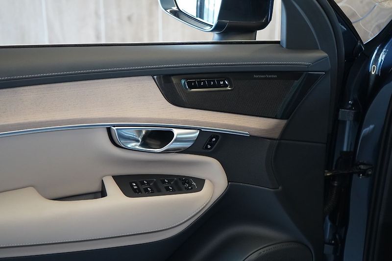 Volvo XC90 T8 PLUS Bright, Ventilace, 360 - fotka 23 z 49