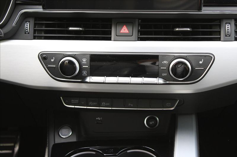 Audi A4 40TDI Q/S-LINE/ZÁRUKA/DPH/CZ - fotka 25 z 44