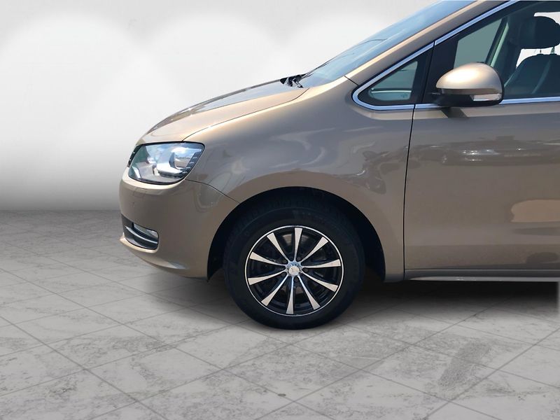 Volkswagen Sharan 2,0 TDI DSG 4motion Highline - fotka 10 z 29