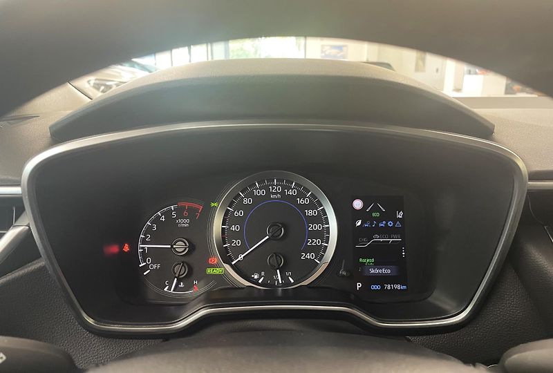 Toyota Corolla 1.8 Hybrid Active, e-CVT, ČR - fotka 14 z 25