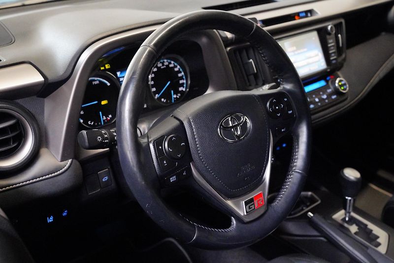Toyota RAV4 - fotka 14 z 35