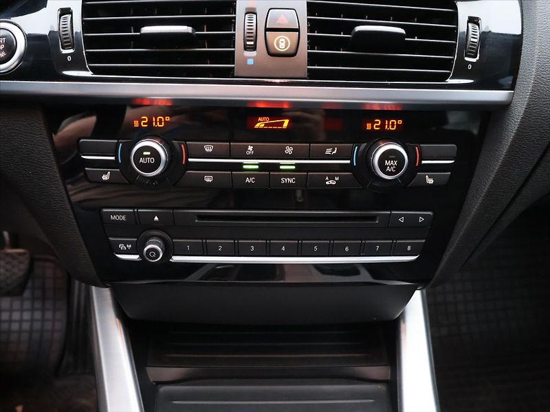 BMW X4 2,0 20d xDrive 140kW CZ Kůže - fotka 23 z 34