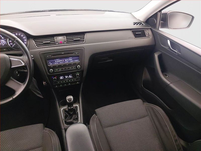 Škoda Rapid (2013) Elegance 1.2 TSI, Tempomat - fotka 8 z 16