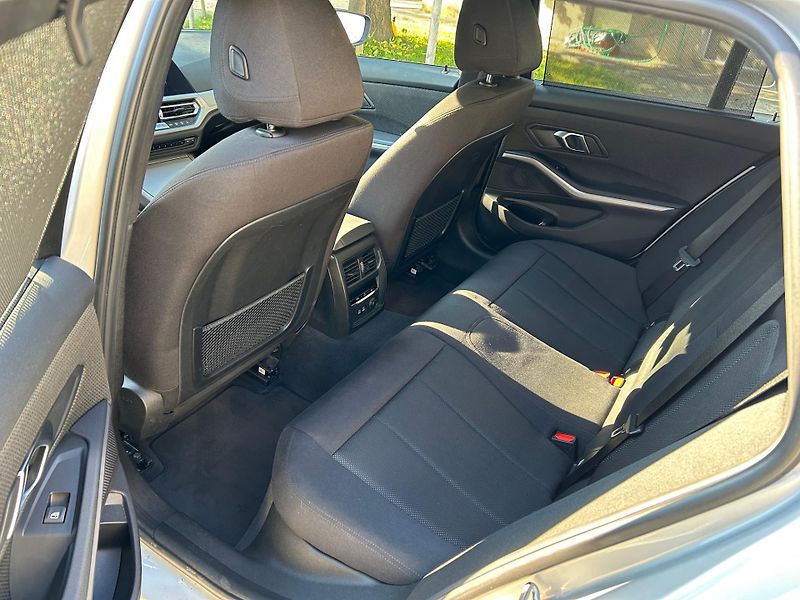 BMW Řada 3 (2020) 320d Xdrive - CZ - DPH - fotka 15 z 16