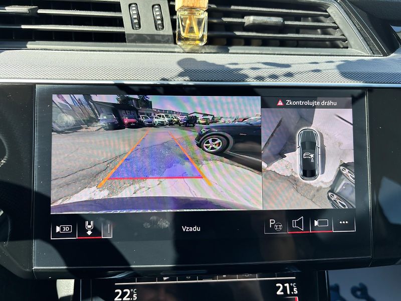 Audi Q8 e-tron (2023) S-Line 55 300kW 114kWh Matrix  - fotka 35 z 41