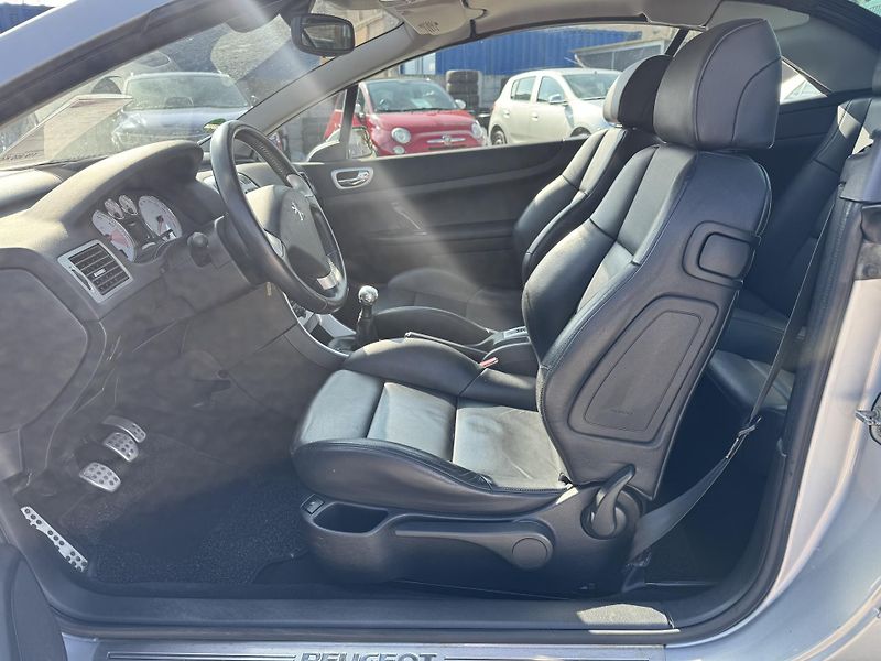 Peugeot 307 (2004) 2.0i 16v 100kw Kabriolet - fotka 19 z 30