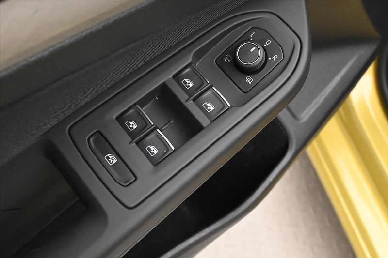 Volkswagen Golf 2,0 TDI 110 kW Life Záruka až - fotka 26 z 32