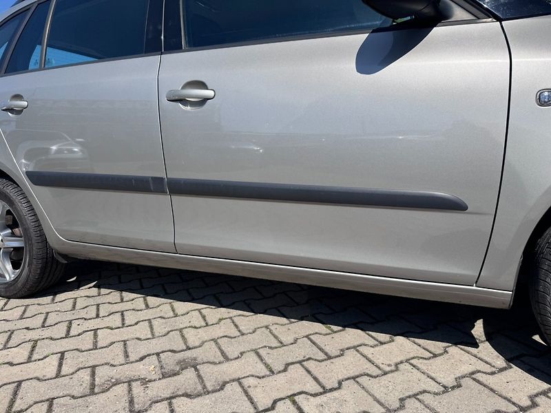 Škoda Fabia (2010) 1,2 TSI 63 KW STK - fotka 17 z 50