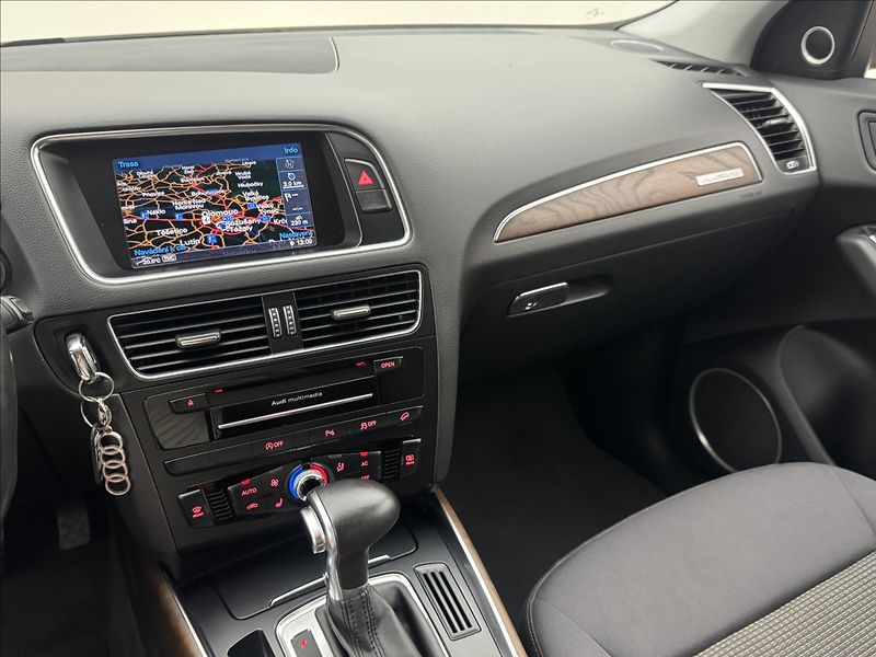 Audi Q5 3,0 4X4 EXCLUSIVE ROZVODY APOD - fotka 17 z 55