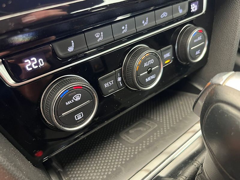 Volkswagen Passat 2.0 TDi LED SVĚTLA, rezervace - fotka 31 z 96
