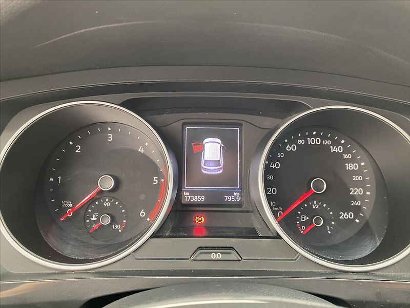 Volkswagen Tiguan 2,0 TDI DSG 110 kW COMFORTLINE - fotka 11 z 27