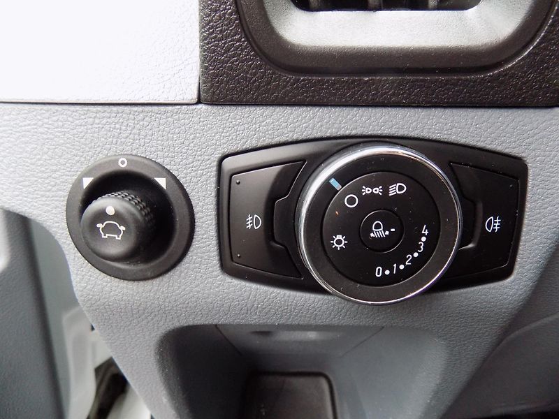 Ford Transit 2,2 TDCI 92 KW L3H2 KLIMA TZ - fotka 33 z 41