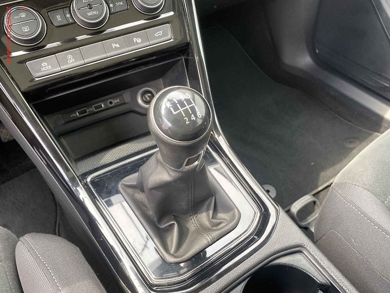 Volkswagen Touran (2019) 2.0 TDi, Highline, TZ - fotka 16 z 20