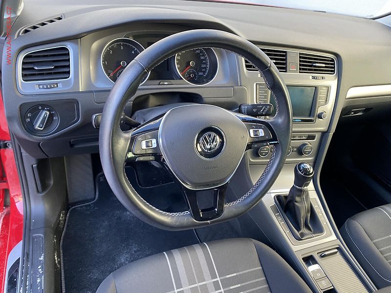 Volkswagen Golf (2015) 1.6 TDi, Lounge, bixen, navi - fotka 13 z 18
