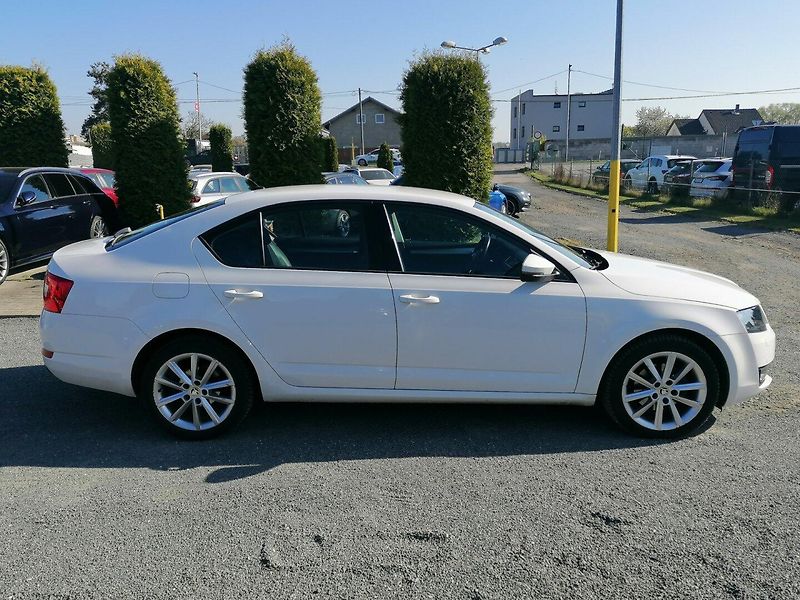 Škoda Octavia (2015) 2.0 TDi DSG Style,Navi,ACC - fotka 7 z 30