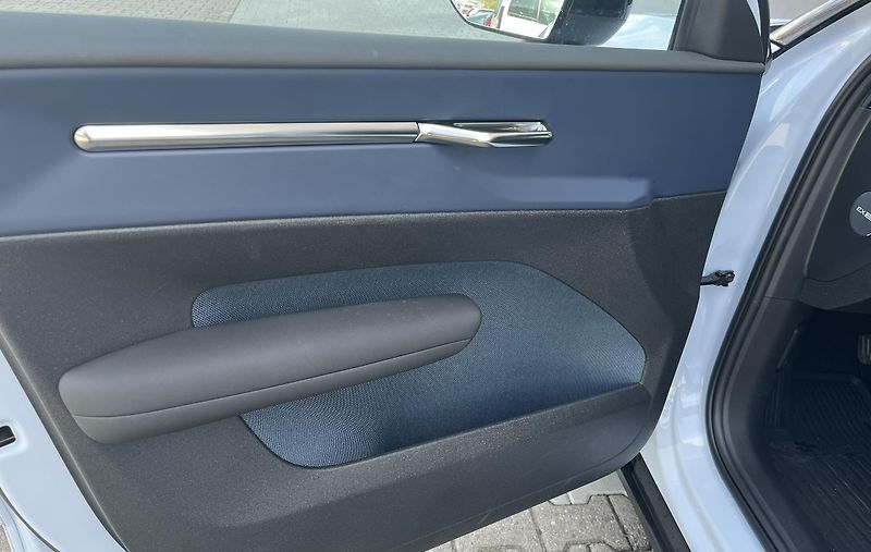Volvo EX30 AWD Ultra Twin/TZ/360/ Kola - fotka 11 z 55