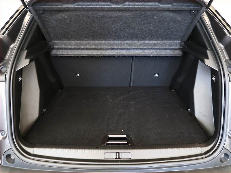 Peugeot 2008 (2022) Allure 1.2 PureTech, Automat - fotka 13 z 17