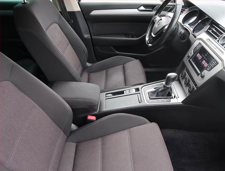 Volkswagen Passat (2016) Comfortline 2.0 TDI, Automat - fotka 9 z 14