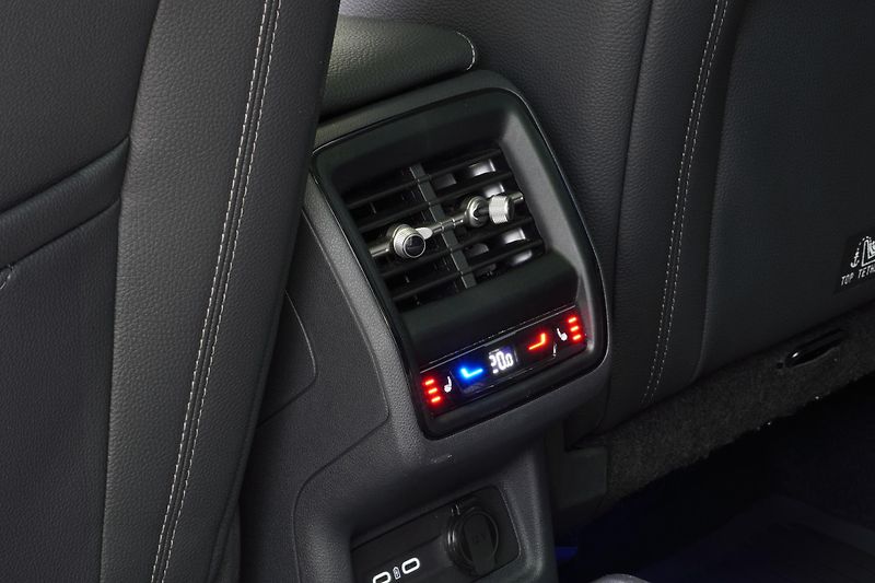 Škoda Kodiaq 2.0TDI Excl.Sel.ČR,1MAJ,7 míst - fotka 24 z 43
